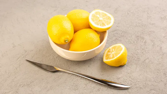 Menjaga Kuku dengan lemon